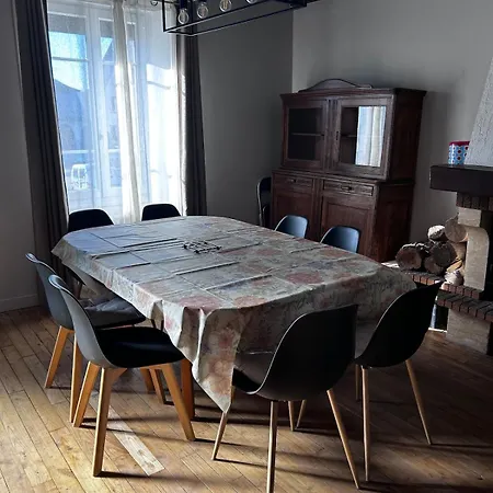 Maison Familiale Avec Charme Auvergnat Semesterbostad