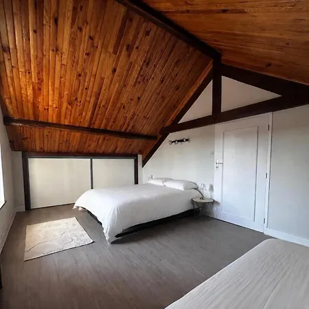 Semesterbostad Maison Familiale Avec Charme Auvergnat *