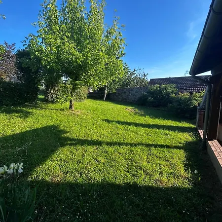 Semesterbostad Maison Familiale Avec Charme Auvergnat *